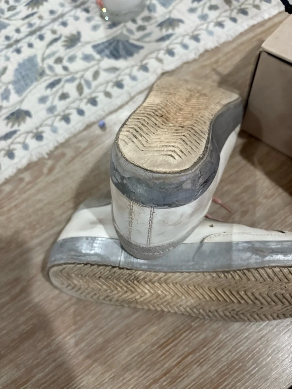 Golden Goose White Leather Low-Top Sneakers with Pink Laces - Picture 2 of 7